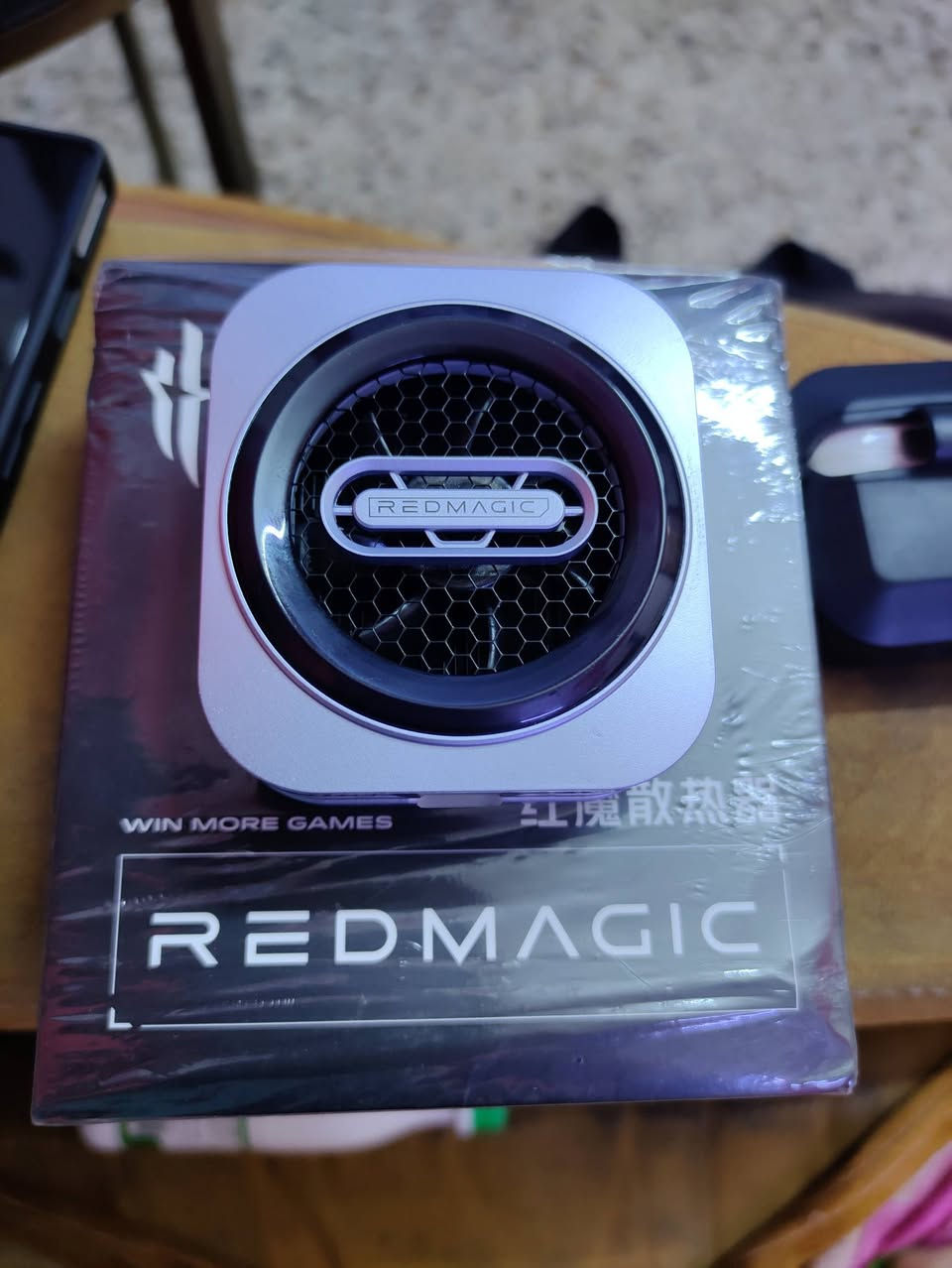 يعتبر مبرد الهواتف ريد ماجيك 6 برو (REDMAGIC VC Cooler 6 Pro) أحد أقوى ملحقات التبريد، ويتميز بقدرته على تبريد الهاتف بشكل فوري لتجنب انخفاض الأداء أو تقطيع الإطارات أثناء الألعاب الثقيلة. ويوصل حتى سالب 16
السعر 55 الف مكان بغداد


**إذا كنت صاحب هذا الإعلان وتريد حذفه لأي سبب، رجاءا أرسل رسالة إلى الدعم الفني**
