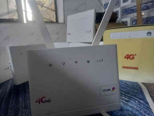 السلام وعليكم  راوتر هواوي اسيه اثير كورك  الي تغطيه تعبان هذه راوتر  فول شبكه يسحب مجرب 4G ويبث ابعد  يدمج انتينا خارجي كامل هوه انتينا هوائية شاحنه سعر ٣٠ هوه توصيل..شرط الفحص ضمان وتساب ***********
