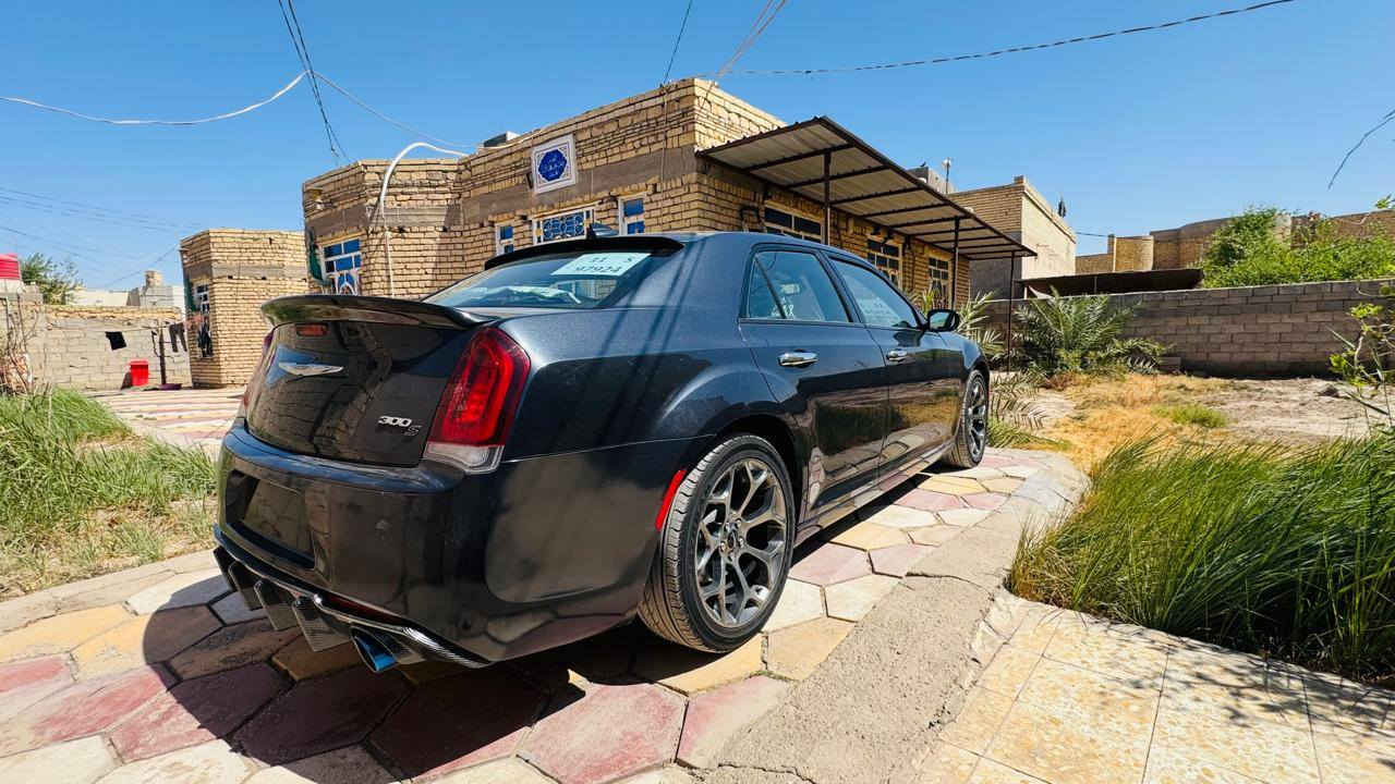 السلام عليكم 
اوباما 18 S فول فتحه 
بغداد انكليزي بسمي
داخل ابيض بلاد حضن 
ماشيه 104
لون حبري شذره
حادث قطعه وحده ومبدله اصليه بدون صبغ بدون دواخل 
والباقي كفاله 
سعره 235 وبيه مجال
***********
