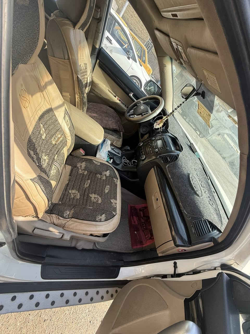 سلام عليكم سورنتو خليجي موديل 2012
محرك 3600
7 راكب 
بنوراما تحكمات أستيرن فتحه 
السيارة مكفوله من الصبغ
بيها ( كازكيت )
السنوية قبل كم يوم سقطت وبسمي السيارة 
السعر 145
عنواني بغداد 
***********
