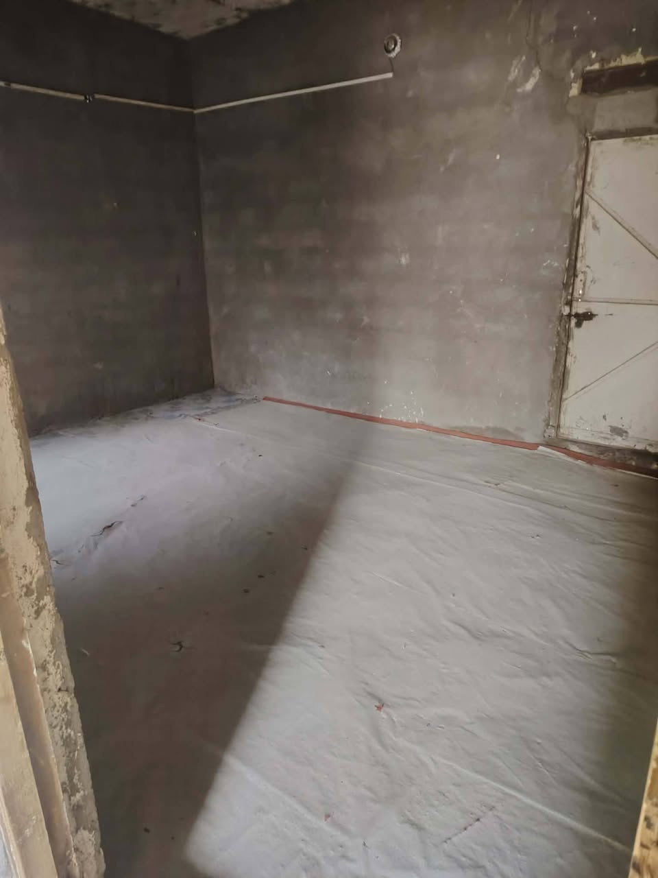 مساحته ٢٠٠
غرفتين وصاله ومطبخ
وصحيات ومنور
وحديقه ٥٠ متر
سند ٢٥ مرقم بالبلديه

استفسار اتصل ***********
