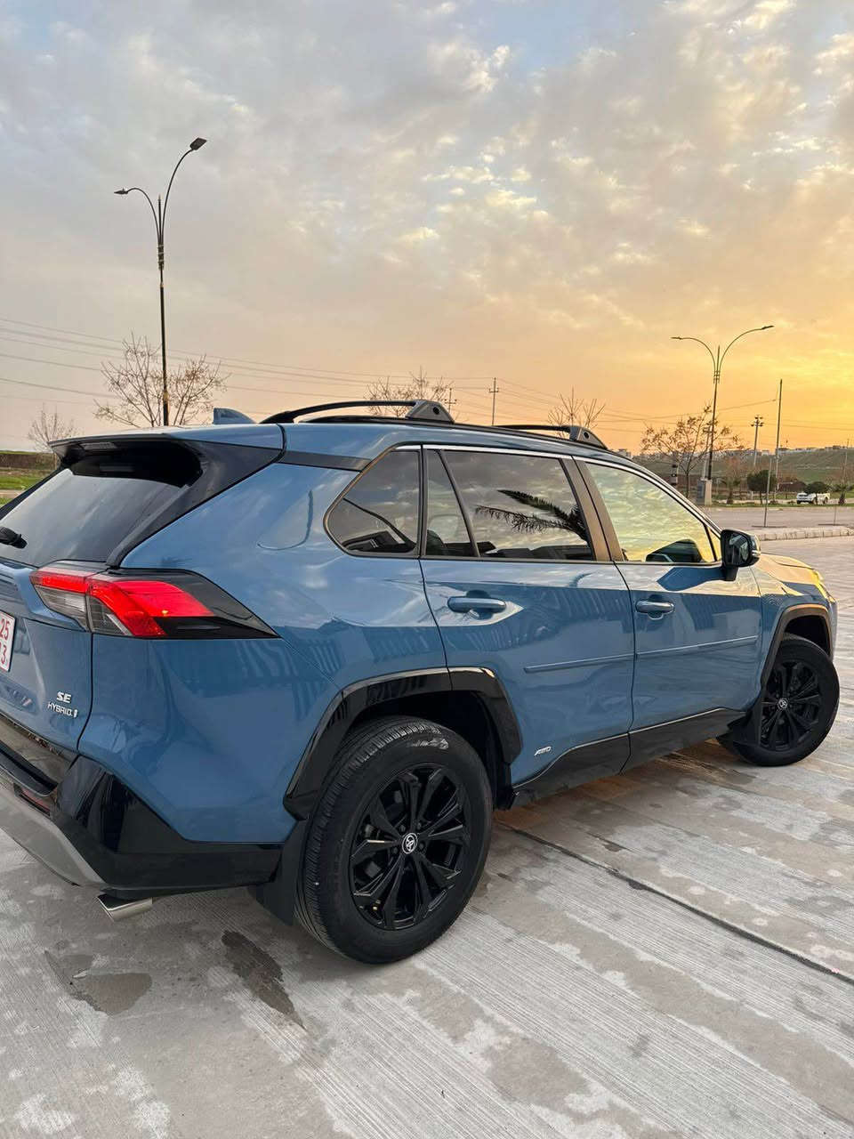 وصول الجديد رافور بلاك ان SE فول مواصفات 
لون مميز
رقم السيارة : بدون رقم يترقم شمالي 
موقع السيارة : اربيل
نوع السيارة رافور Rav4 
موديل السيارة : 2023 
المسافة المقطوعة: 21.000 ميل 
محرك بانزين وهايبرد وكهرباء
303 حصان 🐎 
تفويله شحن يمشيك 100 كيلو 

مواصفات: SE PRIME 

بصمة تشغيل 
بصمة ابواب 
مقاعد كهربائي 
تشغيل عن البعد 
مقاعد خزن وضعيات جلوس 
مقاعد تدفئة 
مقاعد تبريد 
مقاعد خلفية تدفئة 
سلايت فتحة سقف
صندوك كهربائي 
وضعيات قيادة . ايكو . نورمال . سبورت 
رادار نقطة عمياء 
رادار مانع تصادم امامي 
رادار خروج عن المسار 
رادار خلفي 
شاشة كبيرة 
المركبة دفع رباعي 4*4 فور ويل 
لايت اوتو LEDزينون دبل نشرة LED 
تبريد قطعتين 
نظام اوتو هولد 
نظام اوتو ستوب
تحكمات تحديد السرعة 
اوامر صوتية  
بريك كهربائي 
تراكشن مانع انزلاق
حساس مطر 

ملاحظات: سيارة فقط جملغ امامي صبغ  

 رقم شاصي : 4T3T6RFV1PU125744

 السعر 228$ 

للاستفسار 

*********** واتساب كورك مكان عقره أربيل, العراق
