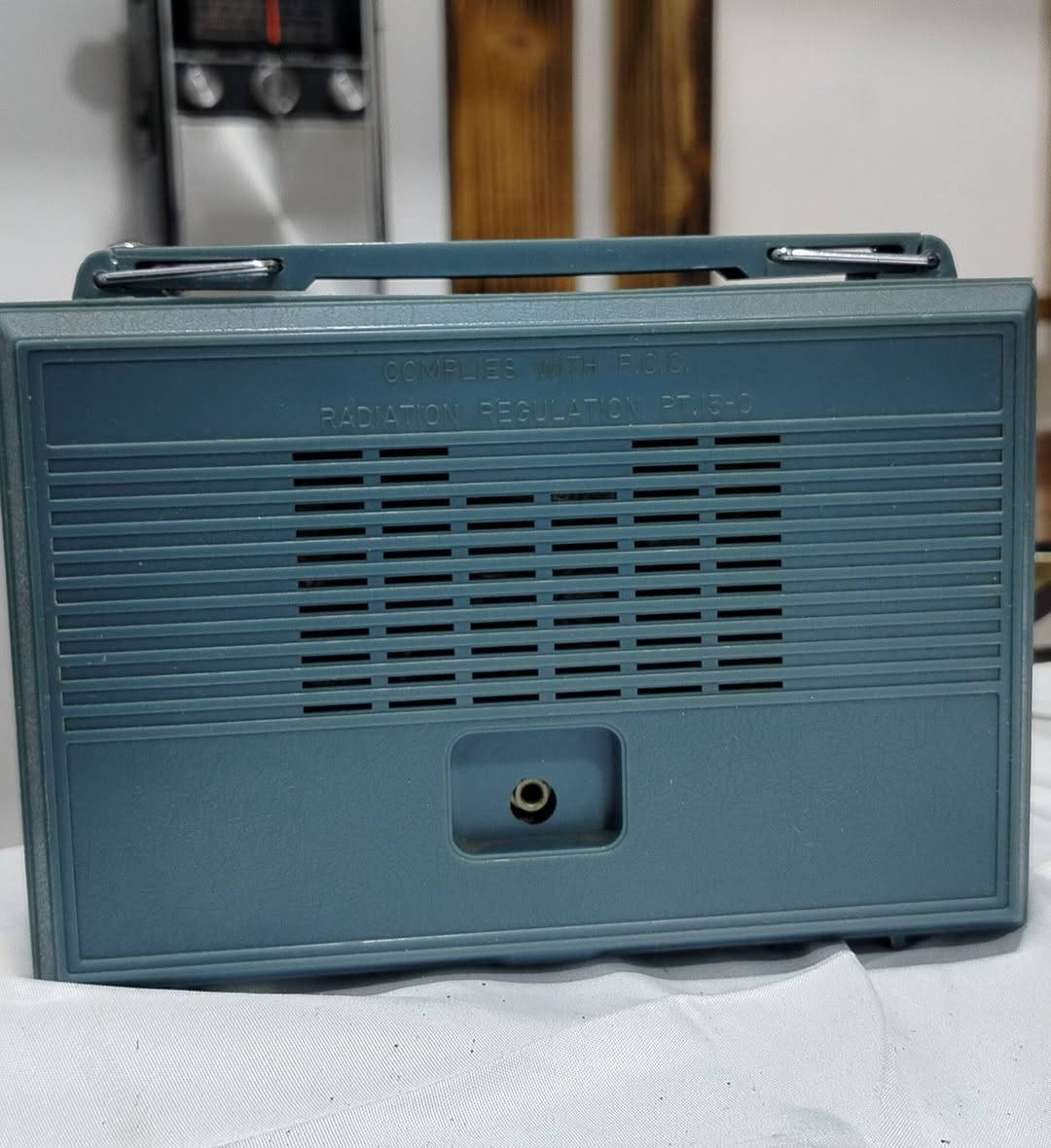 راديو جنرال الكتريك
الصناعة امريكي 1963
موجتين fm am سحب ممتاز على الموجتين 
شرط النضافة مامصلح 
يشتغل 4 باتريات قلم 
السعر 75 الف 
تواصل واتس اب ***********
