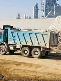 سوري 5ونص • شاحنة