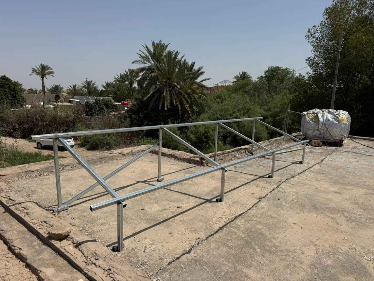 تم بعون الله تجهيز وتنصيب منظومة طاقة شمسية متكاملة في بيت السيد زين العابدين كريم الطالقاني
📍 قضاء الدغارة

⚡️ المنظومة بقدرة 10 أمبير ليلي نهاري لتوفير كهرباء مستقرة وتشغيل مريح على مدار اليوم

🔹 مكونات المنظومة من أفضل المناشئ العالمية:
✅ انفيرتر Deye المعروف بقوة الأداء والثبات العالي وتحمل ظروف التشغيل القاسية
✅ بطارية SVOLT LiFePO4 بسعة 10.24KW بعمر تشغيلي طويل وكفاءة عالية وخزن ممتاز للطاقة

🛡️ ضمان رسمي:
✔️ 5 سنوات على البطارية والانفيرتر
✔️ 15 سنة ضمان الألواح الشمسية

المنظومة تمتاز بـ:
☀️ إنتاج ممتاز للطاقة
🔋 عمر افتراضي طويل
⚙️ جودة تصنيع عالية واعتمادية قوية
💡 توفير حقيقي وتقليل الاعتماد على المولدات

شغل مرتب.. مواد أصلية.. وأداء يفرق من أول تشغيل

للتواصل 
مهندس عباس:***********
مهندس حمزة: ***********
