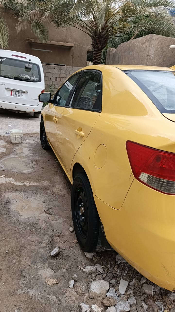 سلام عليكم سياره فورتي موديل ٢٠١٠ صدر خلفي امامي جديد تبريد شغال السياره ب اسمي تحويل ثاني يوم مصفره هيئه غرامات رقم انبار السعر ٧٧ ورقه وبي مجال مكاني بغداد ***********
