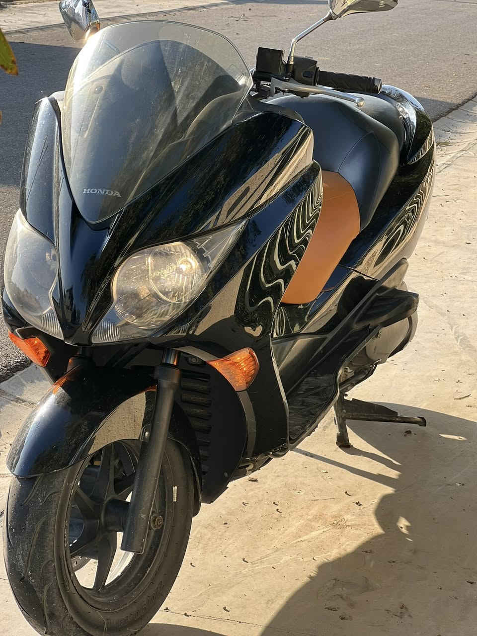 سلام عليكم 010دراجه كامله ومكفوله نقصها تريشه اليسره مكينه ممفتوحه مكانها ديالى سعرها14وبيها مجال حك الجيه ***********
