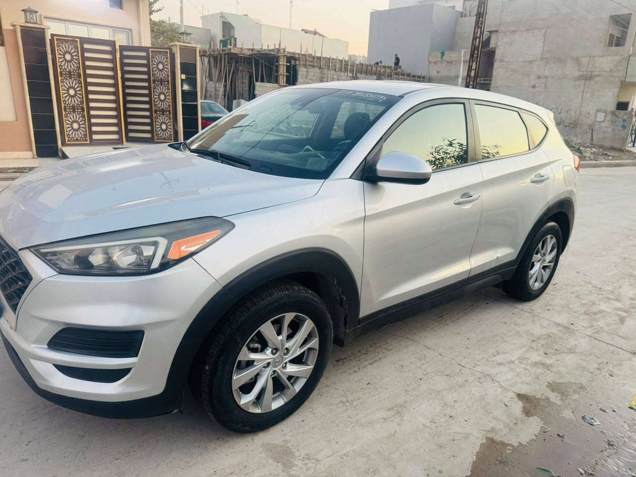 السلام عليكم توكسن للبيع موديل 2019 امريكي رقم نينوى ضررها  شبر صبغ جواة القبغ مال بانزين وموجوده صور الحادث السعر ١٧٠$وبيها مجال  معلومات اكثر اتصل ***********
