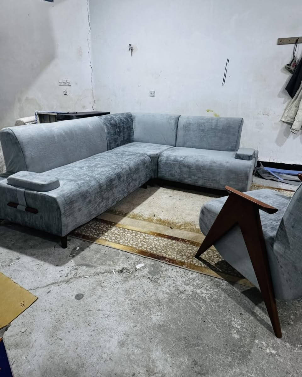 #السماوة عرض خاص يقدم لكم  معرض سنتر جيرمن 
 ديوان بلوك اسود شرط 16 ملم 💣
 خشب روسي 🔨🔨
سفنج مميز اول ( الاخضر ) 🪛🪛
قماش حسب طلب الزبون يعني (( جاكور او قديفه او شامو او حرير او وتر بروف او كتان  او شانيل ))يعني حسب ختيارك 
الاسعار من 75 الف إلى 100 الف حسب الموديل و نوع الاقمشه 
❤️موجود توصيل داخل السماوه فقط 
للطلب والاستفسار ضع تعليق او راسل الصفحه 
عنوان / السماوة قرب جسر الشهداء قرب مطعم شاطئ الفرات منطقة ال ضويف
الاتصال / ***********
او ارسال رساله على الواتساب
