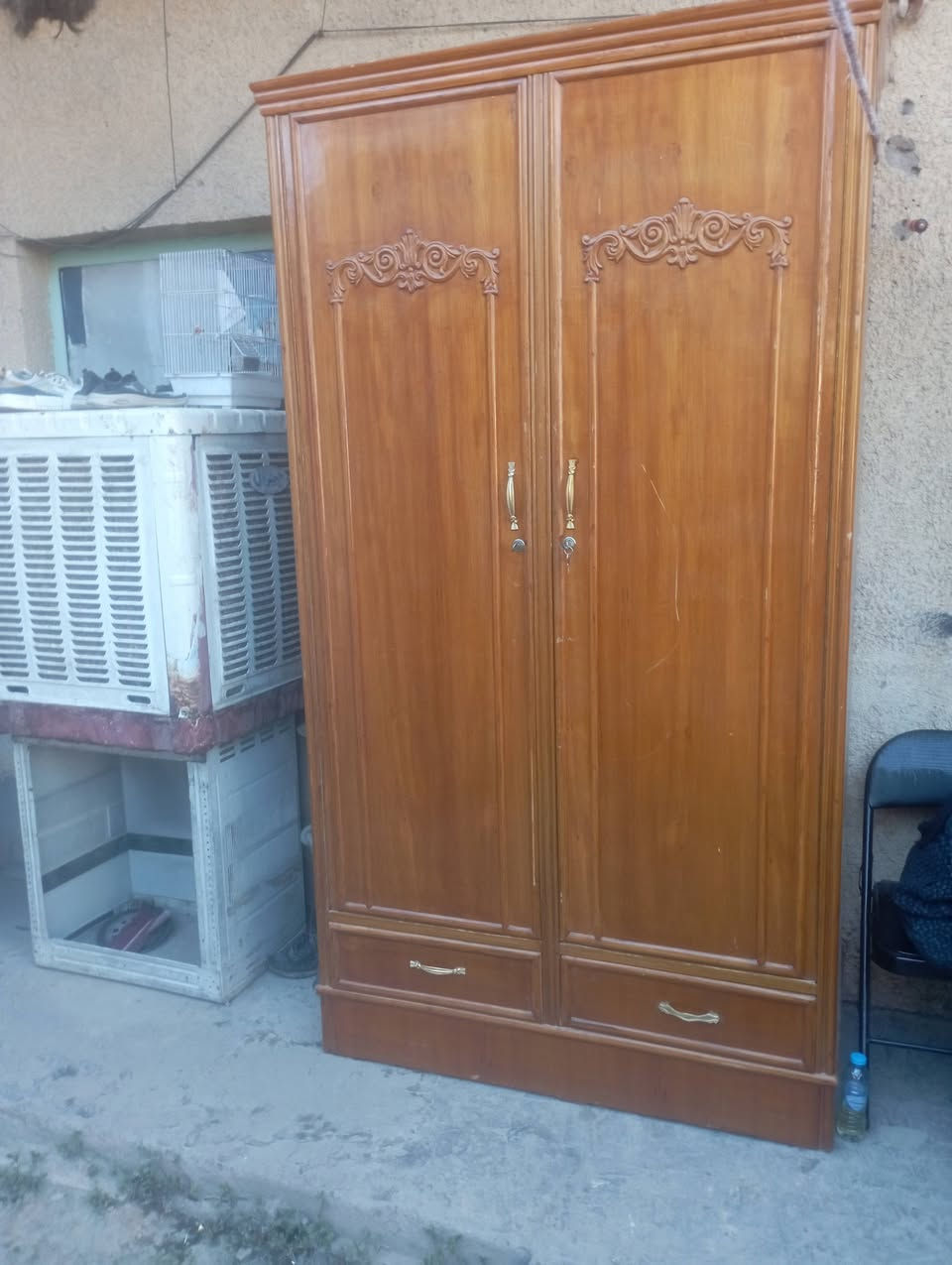 كنتور لبيع بابين أخو جديد سعره 180 مكاني بغداد فلكت حي نصر رقم الهاتف ***********
