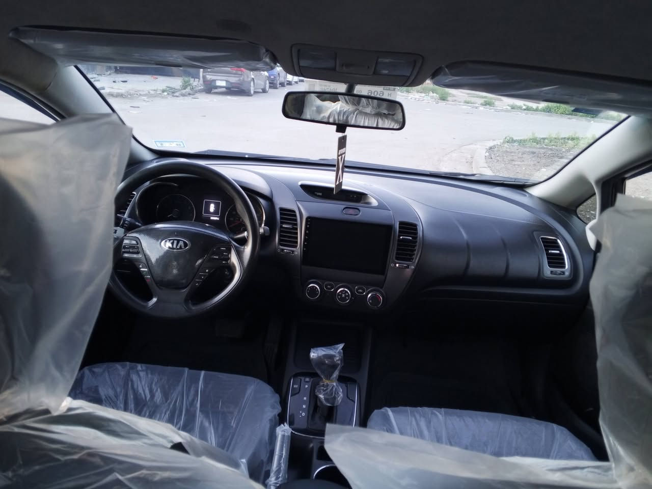 سلام عليكم فورتي للبيع 2017 مكينه وكير جدد لا صرف ولا بتخير تبريد وتدفئه منضومه زنون شاشه اصليه تحكم استيرن تخم تاير ويل كب صدر امامي خلفي مكينه 2000 دوش اخوان السياره باسمي بيهه قطعه وحده جاملق خلفي من أمريكا بدون دواخل بجم كبس سنويه لل 28 العنوان بغداد شهداء البياع السعر 113 رقم الهاتف ***********
