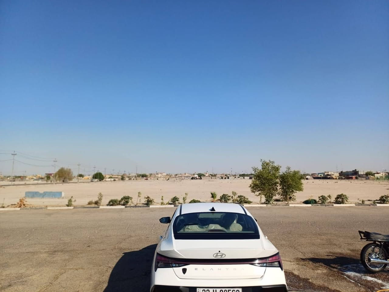 سلام عليكم النتره مديل 24 وراد خليجي مكفول صار بيه اشويه حادث مبين بصوره السيارة جديده بسم شركة سنوية 29 السياره فول مواصفات محرك 2000 /السعر 170 بيه مجال ***********
