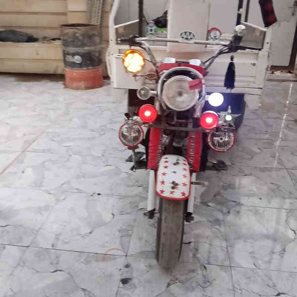 العنوان سوق الشيوخ  السعر واحد وسبعميه وبيها مجال اهواية /الرقم***********
