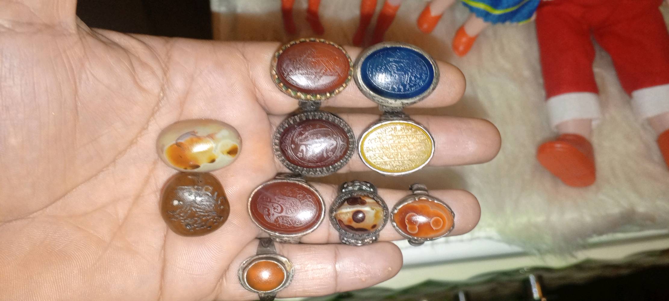 البيع شلع وفرد سعر مناسب خواتم قديم شغالات فول  مخطوطه روحانيه قويه الحجر مالهن وبيهن صياغه ثقيله سلجوقي ويدويه  كلمن وسعره  سوار فضه شاكرات  وكلايد  قديمه روحانيه وصره غزال فواح عطر مسك دام كلمن وسعره فقط اتصل على الرقم *********** رايدهن فقط علا الاتصال مامتواجد علا فيسبوك جادين فقط  وشراي احتى الاتعبني ولاتعبك ماعندي توصيل من رخصه الادمن المحترم وافق ربي يوفقك بغداد المكان
