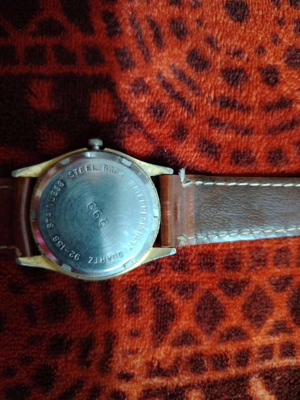 ساعة يدوية قديمة للبيع  نظافة 95%  سعرها 35 المكان الحرية، لا يوجد توصيل
للتواصل على ***********
