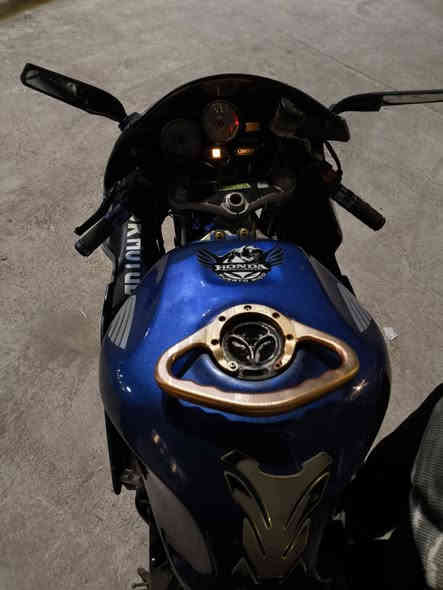 سلام عليكم  هونده سيبي ارار 919سيسي سرعته 300 دراجه نضيفه وحلوه  كير  ومكينه نضاف  بطناش تاكل الكاع اكل اول ثاني ثالث 
دراجه نواقص شغلت بصيطه كلش  اشاره ما اشيره شغلت بصيطه  اوراق اصوليه وكمرك مدفوع  يعني شغله اصوليه دهن جديد موتل  ترايك وين ما تريد  شرط الاول فوك 100 
سعره16وبيه مجال لشراي يجلي ما اقصر ويه يشلع عيوني وياخذن مكاني النجف الاشرف شارع المطار قرب بانزين خانه ريبال عمود 7 اتصال على رقم واتساب مفتوح 24ساعه فيس ما متوجد 
***********
