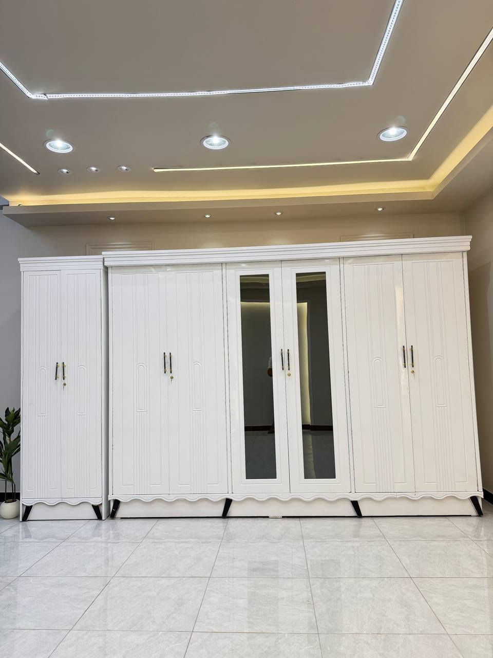 السعر // مليون فقط 😍

🔅تفاصيل الغرفة المرمري  ....

 خارج ٤ملم ام دي اف 🔺
وداخل معاكس ٣ملم 
صبغ حراري  درجة اولى 

عدد القطع  ٧ قطع 😍
🔺1 //جرباية  قياس  ١٦٠ × ٢٠٠ 
🔺//ميز جانبي ايسر قياس ٥٠
🔺2// وميز  جانبي  قياس ٥٠
🔺3// زاوية ارتفاع مترين عرض ٨٠
🔺4// وميز بلازمه  
🔺5//وميز مراية ارتفاع مترين عرض ١٢٠
🔺6// وكنتور ٦ باب  ارتفاع مترين و١٥ طول ٣ متر و١٥

القطعه الثامنة حسب الطلب شازلون
سعرها ٥٠ الف ❤️

(توصيل مجاني مركز بغداد )
التوصيل يشمل الشد مجاني 🔥
(اطراف ٥٠)
باقي المحافضات حسب البعد
شازلون سعرها ٥٠ الف
شازلون مخزن ٧٥ الف


**إذا كنت صاحب هذا الإعلان وتريد حذفه لأي سبب، رجاءا أرسل رسالة إلى الدعم الفني**