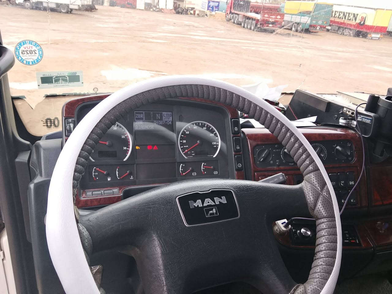 سلام عليكم مان مربوطه برد رقم وسنويه جديد محرك بم ونزل سياره موديل 2005 رتايدر ثلاجه تخم تاير سياره جاهزه للعمل *********** بس راس للبيع
