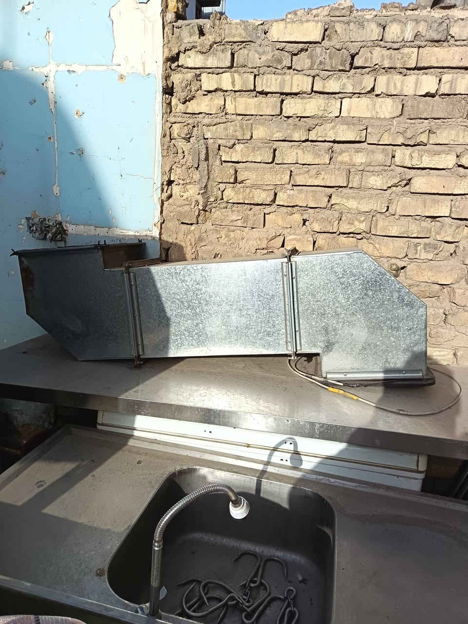 السلام عليكم غراض للبيع عارضة ٨٠ سانتيم البادية ماطور البلادي ما لمصلحة ولا مفتوحة السعر ٣٥٠ عجانة ٢٠٠ شواية ٢٠٠ ميز استعمال قليل ٢٢٠ سانتيم ١٥٠ الف سنك إيطالي اصلي ١٧٥ الف رفوف ٣  السعر ٥٠ الف  براد لبن او شربت ماطور انبدل ٢٠٠ الف اسعار مناسبة ابيع شلع اذا كلهن بيهة مجال قليل العنوان مدينة الصدر الأولة رقم *********** والخاص موجود
