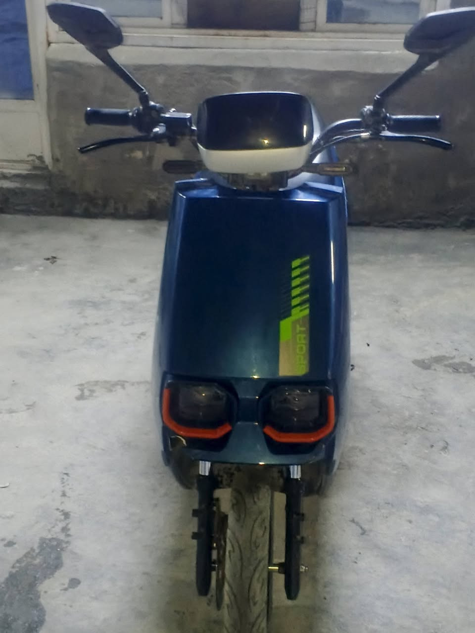 السلام عليكم اخوان دراجه شحن KAL_c للبيع مواصفات 4 بطاريات السرعة 50 الحقيقي 45 تمشيك 40 كيلو حسب الاستخدام 2سويج + 2بصمه السعر 525 وبيه مجال بسيط المكان بغداد حي الاعلام قرب العاب السيديه للاستفسار اتصل على الرقم ***********
