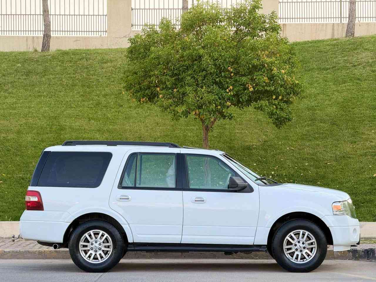 FORD EXPEDITION 2011 

سعری ١٣٥ گەڵاو معامەلە

فول فول مواسەفات 
سڵایت 
کۆدی درگا 
کوشن کارەبا 
سوکان ڤۆلیۆم 
تەحدید سورعە 
پایدەر کارەبایی 
ناو زەرد 
دەبڵ ئەکسل  
لایت زینۆن و عەدەسە 
تەبرید مەرکەزی 
٣ ڕیز کوشن 
حاسە 
زۆر مواسەفاتی تر 

سەیارەکە تەنها پارچە و نیوێکی بۆیاخە 
بێ ناوگرتن بێ ئیرباگ 
گێڕ و مەکینە و کارەباییات هەمووی بە شەرت 
سەنەوی و ڕەقەم تازەیە
 
سەیارەکە لە سلێمانیە

ژمارەی موبایل *********** السليمانية, العراق
