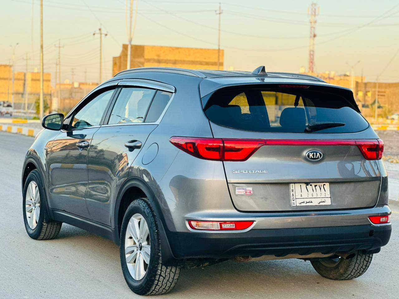 سلام عليكم 
اللبيع أو مراوس 
كيا سبورتج موديل 2017 شكل جديد رقم مثنئ حره تحويل مباشر 
وارد امريكي ضررها جاملغ وباب صبغ جها اليمنه بدون تبديل سياره 
مواصفات سياره 
شاشه حجم وسط 
كامرا خلفيه 
بصمه تشغيل 
كشنات جلد 
كشن كهربائي 
دواخل عسلي 
تحكمات ستيرن كامله 
مانع انحدار 
مانع انزلاق 
محرك 2400 
ويل كروم 
تبريد قطعتين 
سياره جاهزه وجديده الاخير 
كير محرك تبريد تخم تاير حداديه 
جاهزه الاخير 
# مكان - سياره - ناصريه
السعر 135 وبيه مجال 
الاستفسار أكثر ***********
