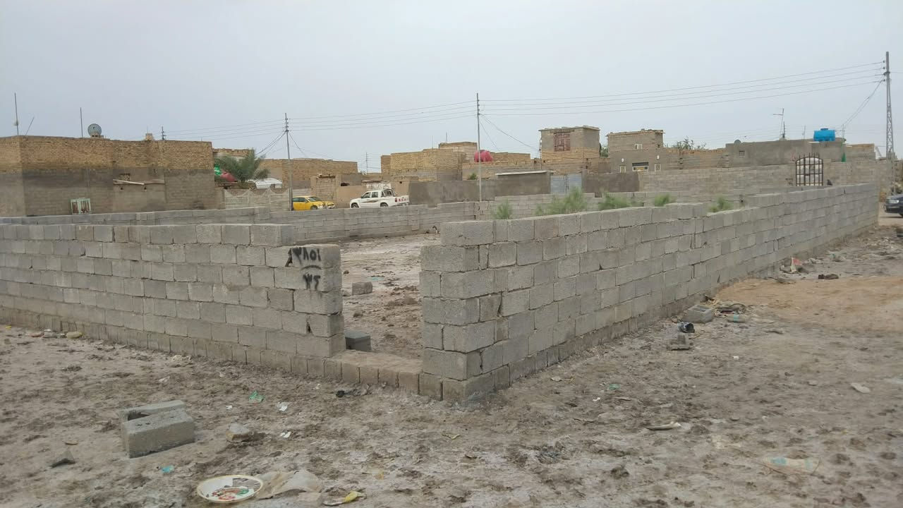 السلام عليكم 
قطعه ارض في الديوانية منطقه البو جاسم ركن شارع البزل مساحه 300 متر  طابو زراعي 
واجهه 15 متر ونزال 20متر 
للتواصل ***********
