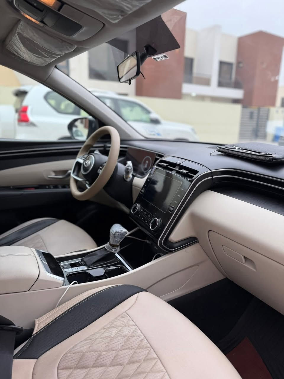 توسان موديل ٢٠٢٤ خليجي بيها رصعتين بارد كما موضح بالسونار
رقم بغداد تحويل مباشر

مواصفات فول 1/1 قماره حديد

__________

بصمه تشغيل وابواب 

تشغيل عن بعد 

كشنات كهرباء 

شاشه ابل كار بلي 

كامره خلفيه دواره 

حساسات امامي خلفي 

سايد بريك بصمه 

اوتو هولد 

درايف مود 

نزول منحدرات 

لايت دواره مع الستيرن 

تحكم ستيرن  

شاحن لاسلكي 

لد امامي خلفي 

ويل حجم 18

محرك 2000 دوش 

___________

مكان السياره بغداد 

السعر 225 وبيه مجال بسيط

***********
