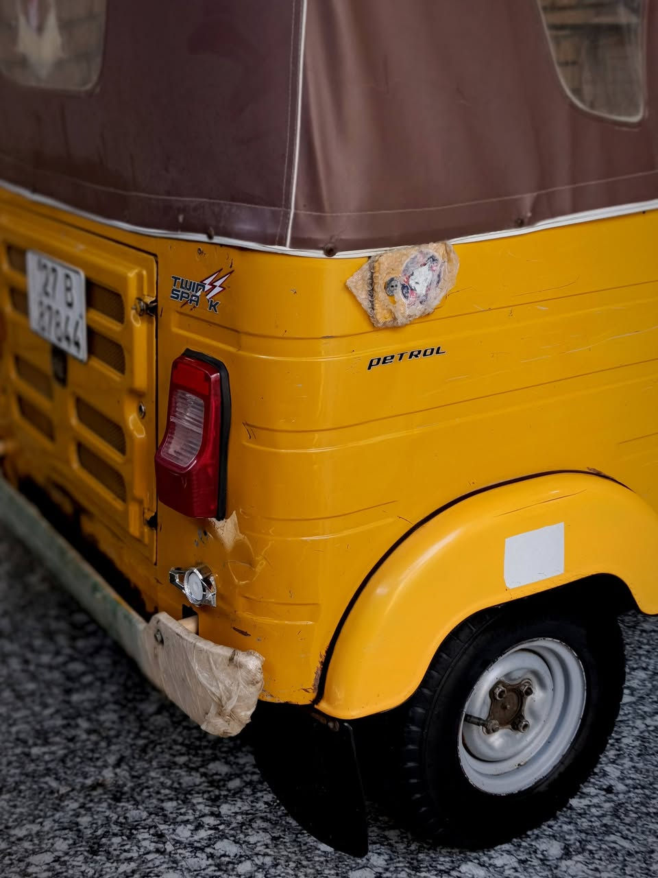 سلام عليكم تك تك ٢٠ رقم وسنويه تحويل تك تك حلوه تجي وتشوف بعينك السعر ٦٢٠٠ الموشراي لايخابر ***********
