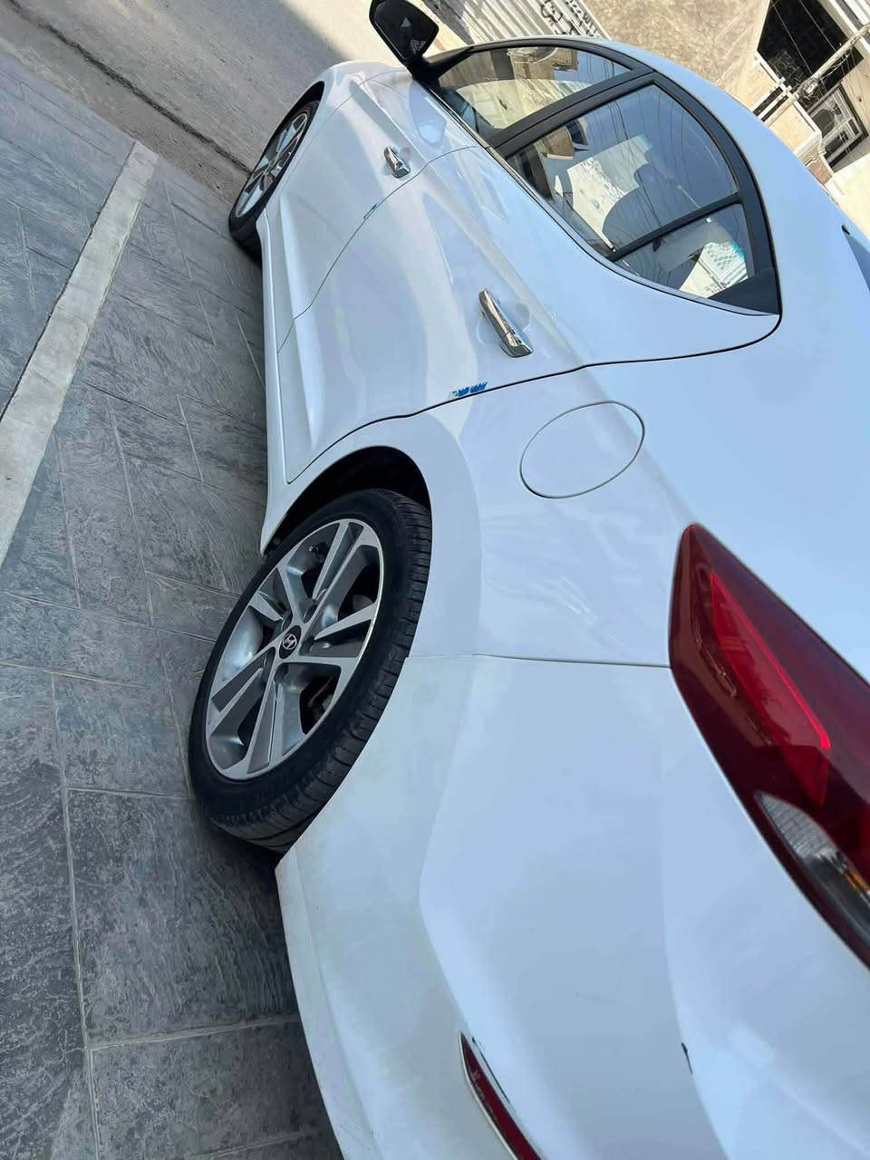 سياره النترا خليجي ٢٠١٧ فئة GLS رقمها سليمانيةبيها ضربة دعامية خلفية وامامية وباب السايق طخة بالحافة ومعدلها تكحيل كارت 
محركها دوش ٢٠٠٠ وكيرها المعروف 
وشخط يم الجاملغ الخلفي عكس السايق 
رقم الاتصال ‭0770 433 8831‬ بغداد, العراق
