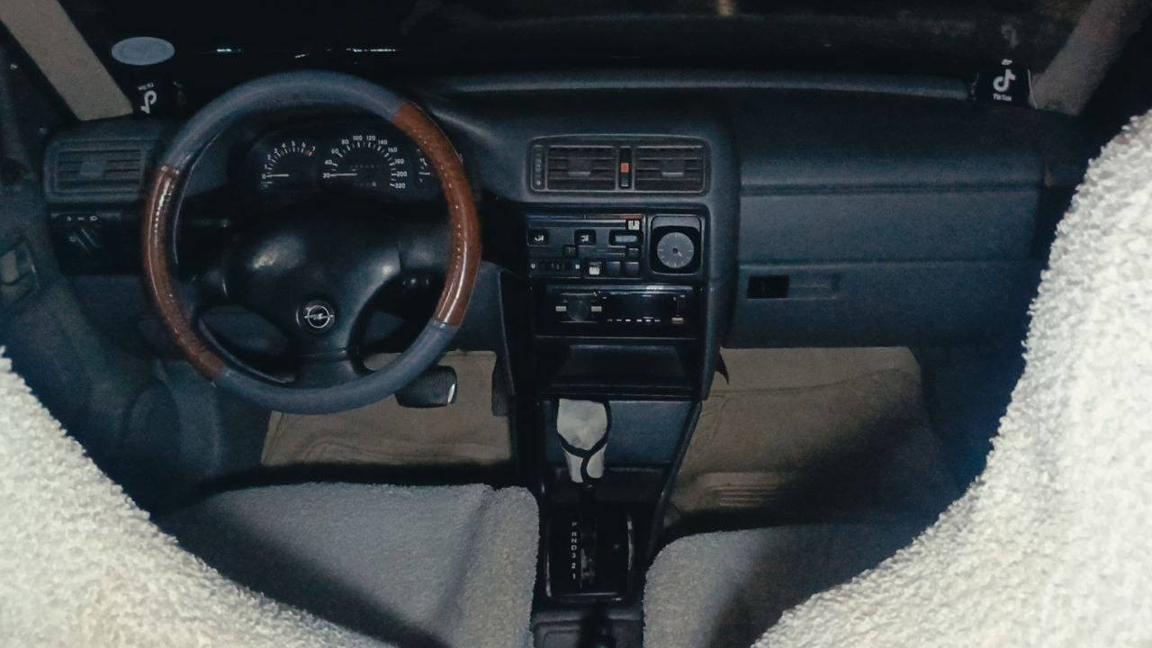 للبيع اوبل فيكترا موديل 91 اوتوماتيك حجم 18 باور استيرن قفل مركزي سقف سلايت العنوان كركوك السعر 45 وبيه مجال للتواصل ***********
