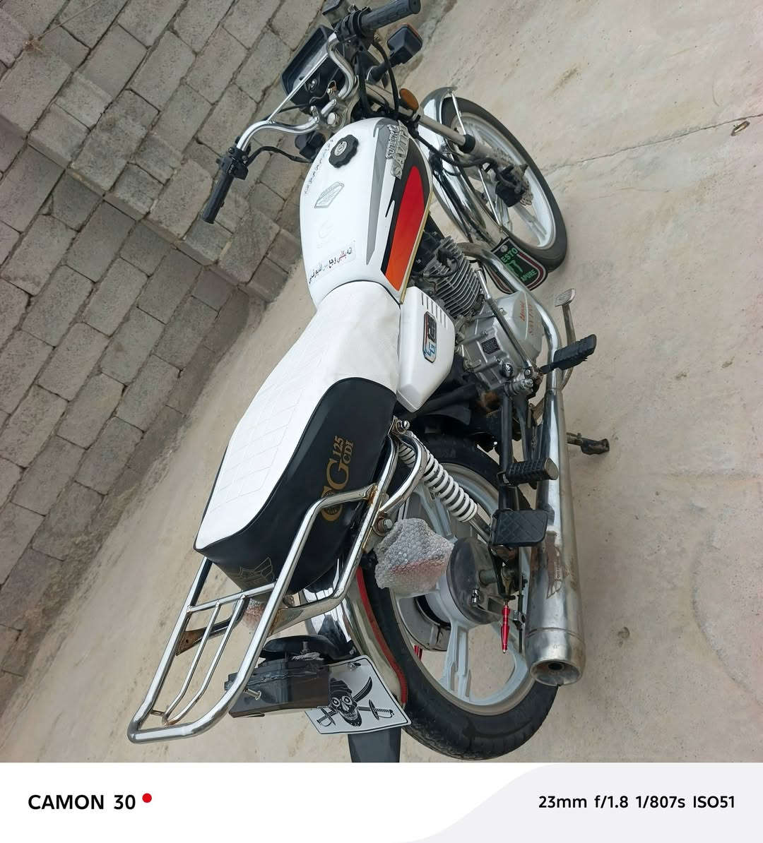 السلام وعليكم للبيع دراجة سيفان موديل 2021 مكفولة من كلشي اوراق كارتونية  مكاني ديالى قرية سراجق على طريق دلعباس السعر 425 وبيها مجال حك الجيه
الاستفسار 
***********
***********
