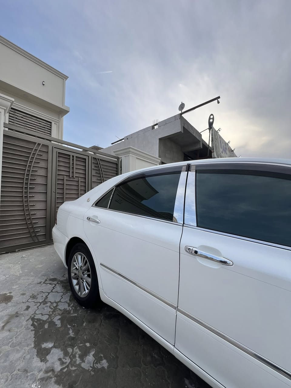 سلام عليكم. تويوتا كراون شاهينه. مديل. 2005  شاصي 82 دخول جديد تسجيل جديد مزاد دوله  ماشيه 61 ألف تحويل ثاني يوم سنويه لل 31 كفاله عامه كص ونغل جثه وضربه وصبغ وعيب شرعي. مواصفات دكمتين أربع كراسي كهربائي ستيرن كهربائي داخل رصاصي. زيرو غرفه بل كارتون تحويره  ميه بلميه مشط يسره بلاد حداده مكينه كير تخم تاير ميه بل ميه سياره جديده مناقصه برغي. ويل نفطي لبلادي مكاني بصره. سعره 150 وبيه مجال للشراي *********** رحمان.
