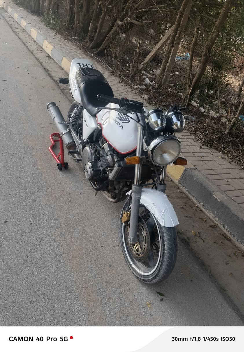 السلام عليكم  سيبي فور 400 جيل الاول كابرته  دراجه مكينه مكفوله كهربايت ثنينهن شغلات دراجه نضيفه شوفت عينك  كل نقص مابيه  اول ثاني ثالث بطناس تاكل الكاع اكل نكره سلف مكينه خرسه تنضيف كبريته جديد دراجه عليه ادامه  مكاني النجف الاشرف شارع المطار  رقمي *********** اتصلو بيه لحد يرسلني خاص  لان ما توصل الرساله والله  واسف على الاطاله  الي تلوكله خادمه
