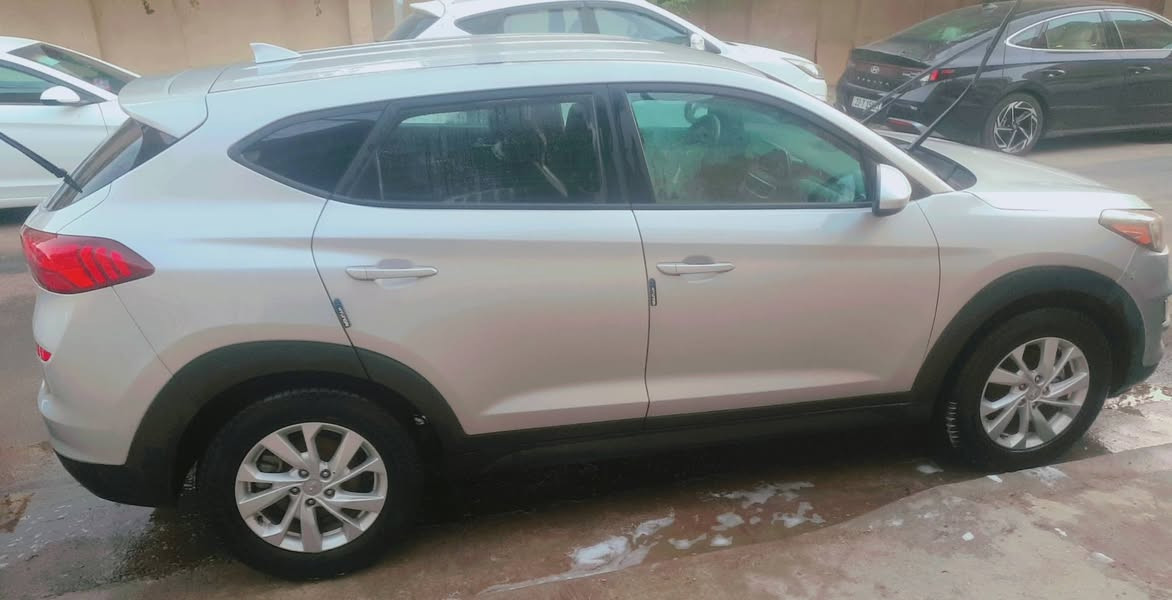 💰 السعر.163 ورقة  

​✨ المواصفات الأساسية:

​السيارة: هيونداي توسان (Tucson)

​الموديل: 2020

​المنشأ: وارد أمريكي أصلي

​الرقم: شمالي (جاهزة للتحويل الفوري باسمك ✅)

​🛠️ حالة السيارة والضرر (بكل شفافية):

​الحادث: تبديل بنيد فقط (الضرر خفيف وموضح بالصور 📸).

​الهيكل والشواصي: مكفول شرط فحص السونار (سليمة 💯).

​الإيرباك: إيرباك الستيرن فقط مفتوح، وتم إصلاحه بنظام (راجه سستم).

​المحرك والميكانيك: بشرط الفحص!

​💎 الميزات والمواصفات:

حجم المحرك 2000

​المسافة المقطوعة: 34,000 ميل فقط (قليلة جداً!).

​التشغيل: سويج 🔑.

​الجنط: ويل كب (اصلي ).

​الأمان: رادارات جانبية ⚠️.

​الفرامل: هاند بريك ( بصمة.)

​: شاشة ديجيتال كبيرة (لمس ).

​مواصفات عادية.

​💵 طريقة البيع والموقع:

​البيع: نقداً فقط 

​الموقع: بغداد / الطالبية.

​📞 للتواصل والاستفسار (اتصل مباشرة):

​الرقم: ***********

​ملاحظة هامة: الرجاء الاتصال مباشرة على الرقم المذكور للاستفسار وتحديد موعد المعاينة. صور الحادث متوفرة مع الإعلان.
