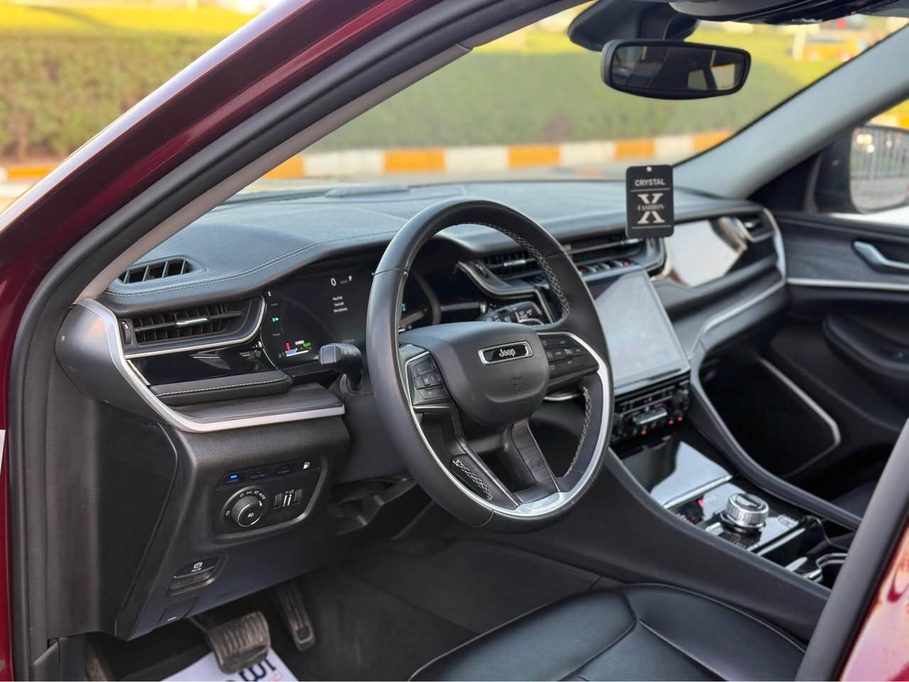 للبيع جيب موديل 2023
كهرباء + هايبرد بنزين
أربع سلندر – اقتصادي وقوي 
العداد: 39 ميل فقط
السيارة نظيفة جداً استعمال شخصي

🔹 صبغ: قطعة وحدة فقط
🔹 بدون إيرباك (الحمد لله)
🔹 فحص كامل وما تحتاج شي
🔹 كلشي شغال 100%

📍 الموقع: بغداد 
💰 السعر: 322$  (قابل للتفاوض الجدي)

للاستفسار: *********** ☎️ بغداد, العراق
