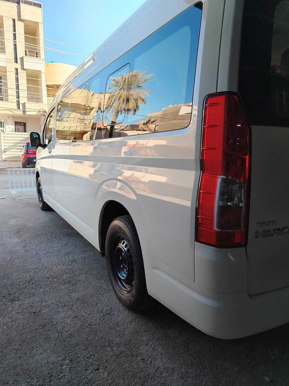 السلام عليكم هايسه موديل ٢٦ زيرو فول موصفات كير اوتوماتيك رقم أربيل ضمان شركة ساز لاستفسار على الرقم *********** مكان السياره غزاليه
