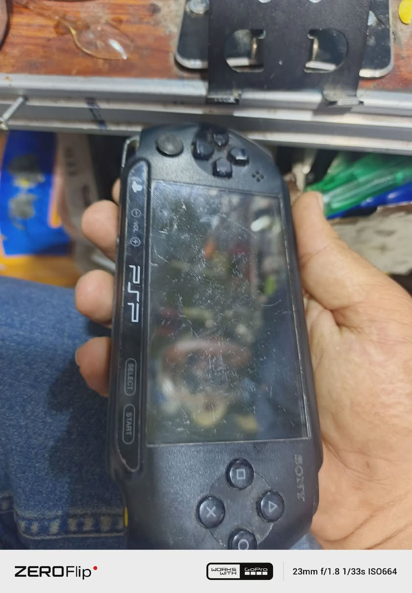 Psp street
جهاز لون اسود نظافة 70%
مهكر بي العاب 
بس جام في شوية شخت باقي بشرط
بدون شاحنة سعر 75 
توصیل موجود


**إذا كنت صاحب هذا الإعلان وتريد حذفه لأي سبب، رجاءا أرسل رسالة إلى الدعم الفني**