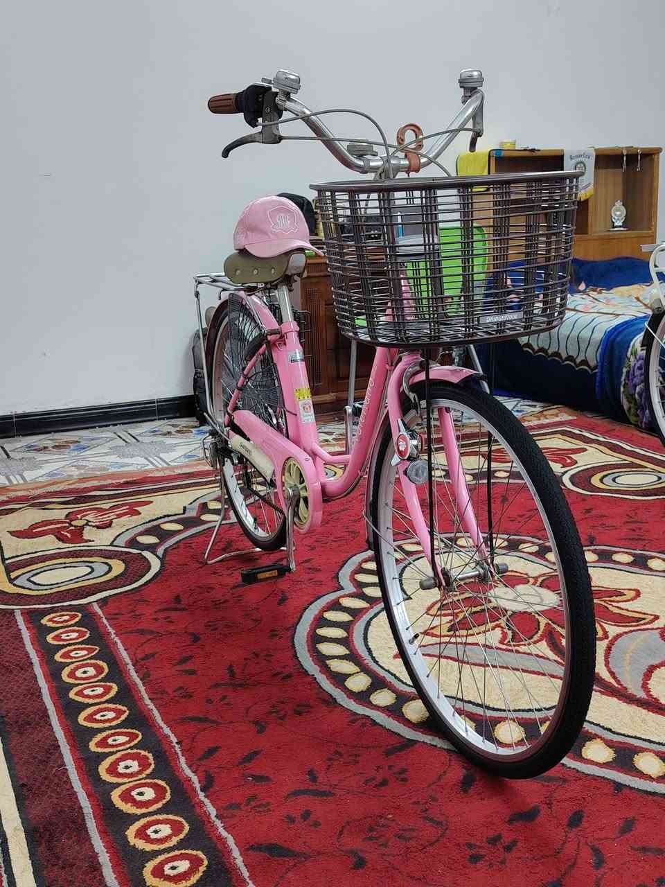 من رخصه صاحب الكروب السلام عليكم بايسكل رنبه للبيع مستخدم قليل كلُش استخدامي الشخصي نضافه 90%100 لشه المنيوم عكرب 6 نمره يتحمل وزن للـ 170 كيلو حجم 26 بايسكل ابحاله الرنبه تاخذه ما تصرف عليه ربع مكاني بغداد الدوره ابودشير سعر 125 و بي مجال رقمي *********** متوفر واتساب و اتصال على الشريحه
