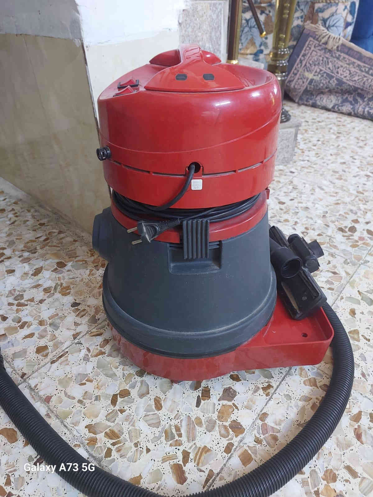 كاونتر من الداخل المنيوم ومن البره hdf نظيف مابي اي شي ب مليون و500 وبي مجال 
مكنسه كهربائيه ب50وبيها مجال

ميز طعام اربع كراسي مرمر ب200 وبي مجال

ميز وسطي يفتر ب75 وبي مجال

ميز مع طبلات ب 150 وبيهن مجال بس الميز الجبير جوه اكو فطر

طباخ مصري نظيف كلشي مبي ب140 وبي مجال

***********العنوان بغداد الاسكان شارع23
