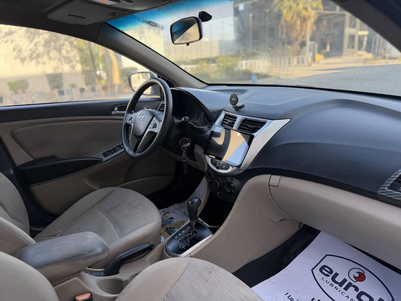 السلام عليكم اكسنت 2016 خليجي دبل قطرة مكينة 1600 سيارة جديدة جداً عليهه ادامه كاملة كير مكينة حدادية تبريد السيارة بيهه قطعتين صبغ جاملغ وباب ومباوك الباب الخلفي وعندي صورهه قبل التصليح حادثهه جداً خفيف سنويتهه لنهاية ال26 السعر 112 وبيهه مجال عنوانهه بغداد حي الاعلام
*********** واتساب
