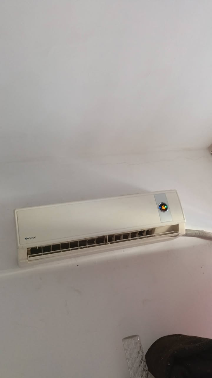 سبلت طن ونص عايز غاز شغال للبيع او مراوس مكيف طنين
***********
