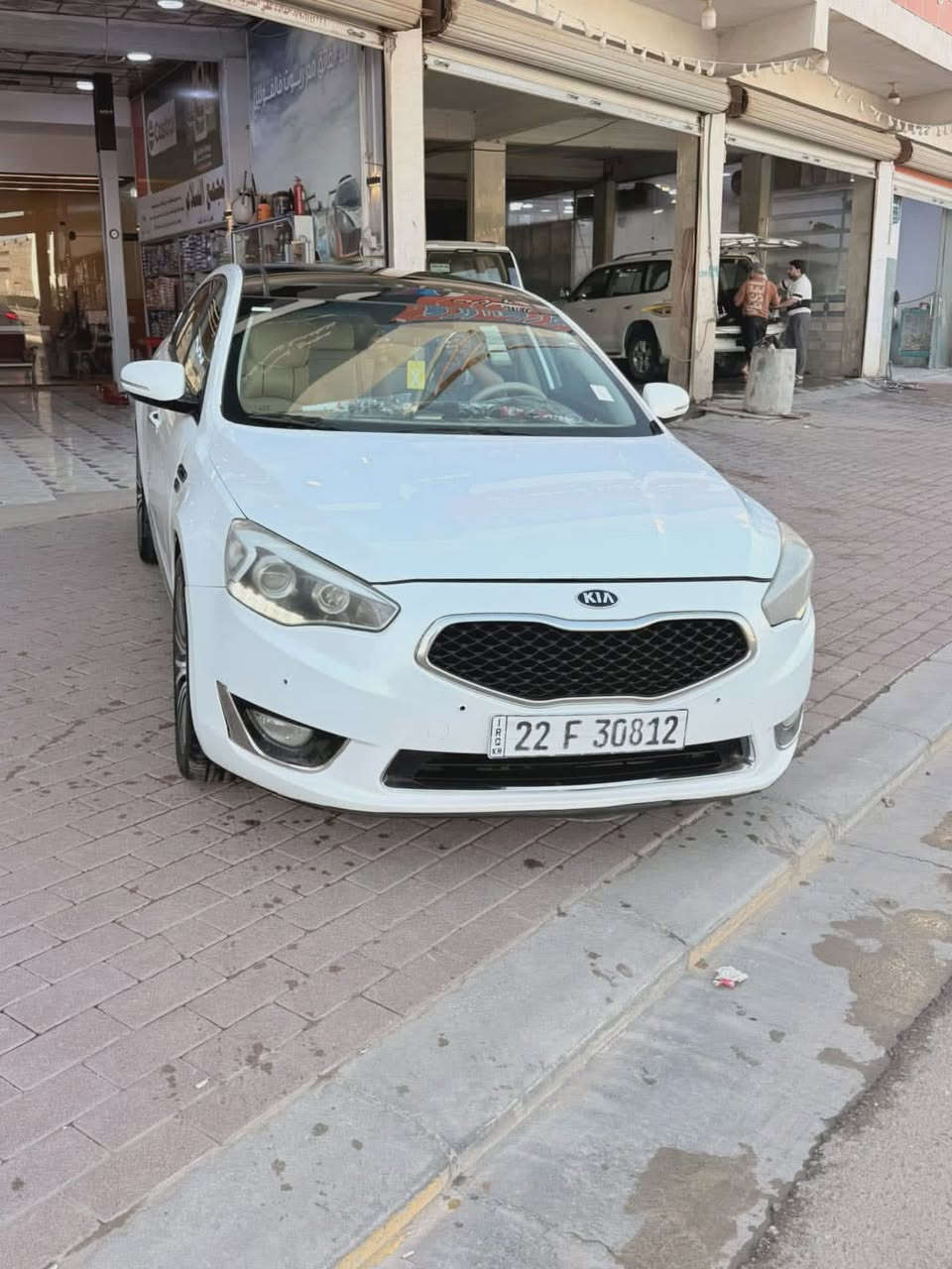 السلام عليكم.
كيا كادنزا
٢٠١٤ خليجي 
فول 
ثلاث قطع صبغ 
125
***********
