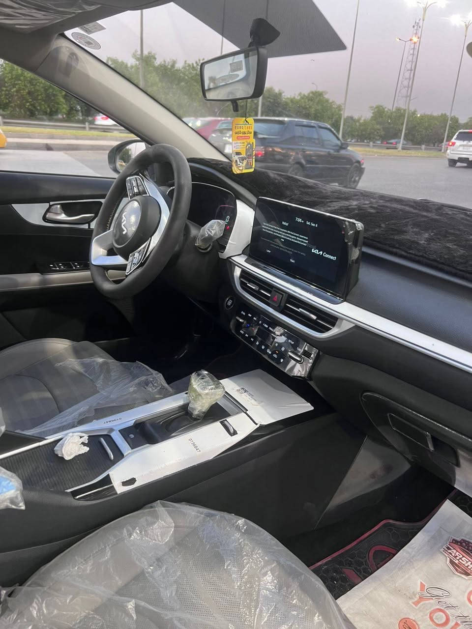 كي 3  موديل ٢٢ رقم اربيل  بسمي تريد تحويل او وكاله جديد ماشيه ٥٩ الف سياره جديده مكانها بغداد فول مواصفات بيها باب صبغ اثر شخط وصوره موجوده سعرها ١٣٨ وبيها مجال قليل ***********
