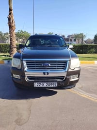 فورد  Eplorer 2008 بيها البنيد مرشوش جارد والجنطه مصبوغه  مكان السيارع...
