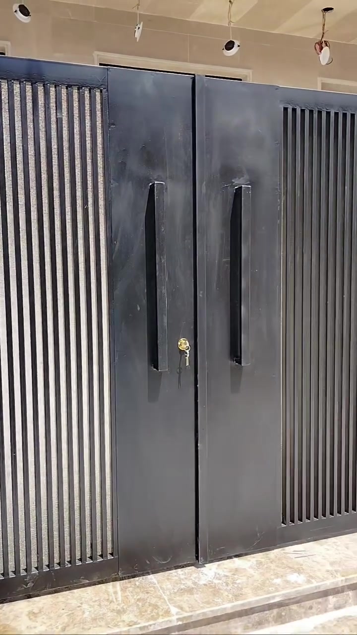 تنفيذ باب خارجي تصميم مودرن في منطقة الغدير
حديد تركي 2ملم حسب طلب الزبون 
معمل المهندسين
لكافه اعمال الحداده 
العنوان 
بغداد .. شيخ عمر .. الشارع الاول 
للاستفسار مراسله الصفحه او اتصل على الرقم ***********
