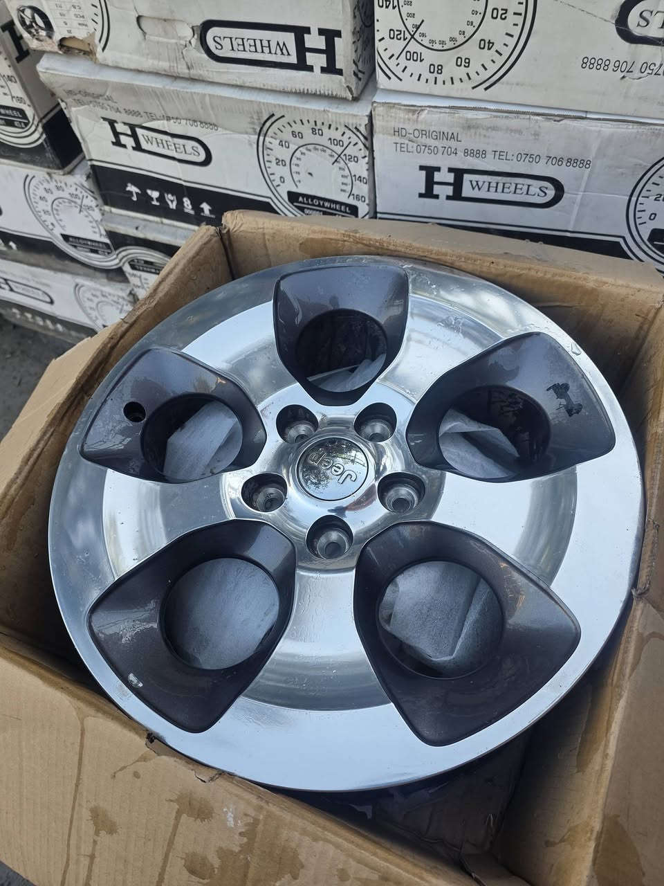 سلام عليكم شباب خدمات قيصر البهادلي ترحب بكم دائمن بيع وشراء مراوس جميع الوياله بغداد شعب شارع اسواق مركزيه قرب نادي العربي مقابل مدرسه غمدان ***********
