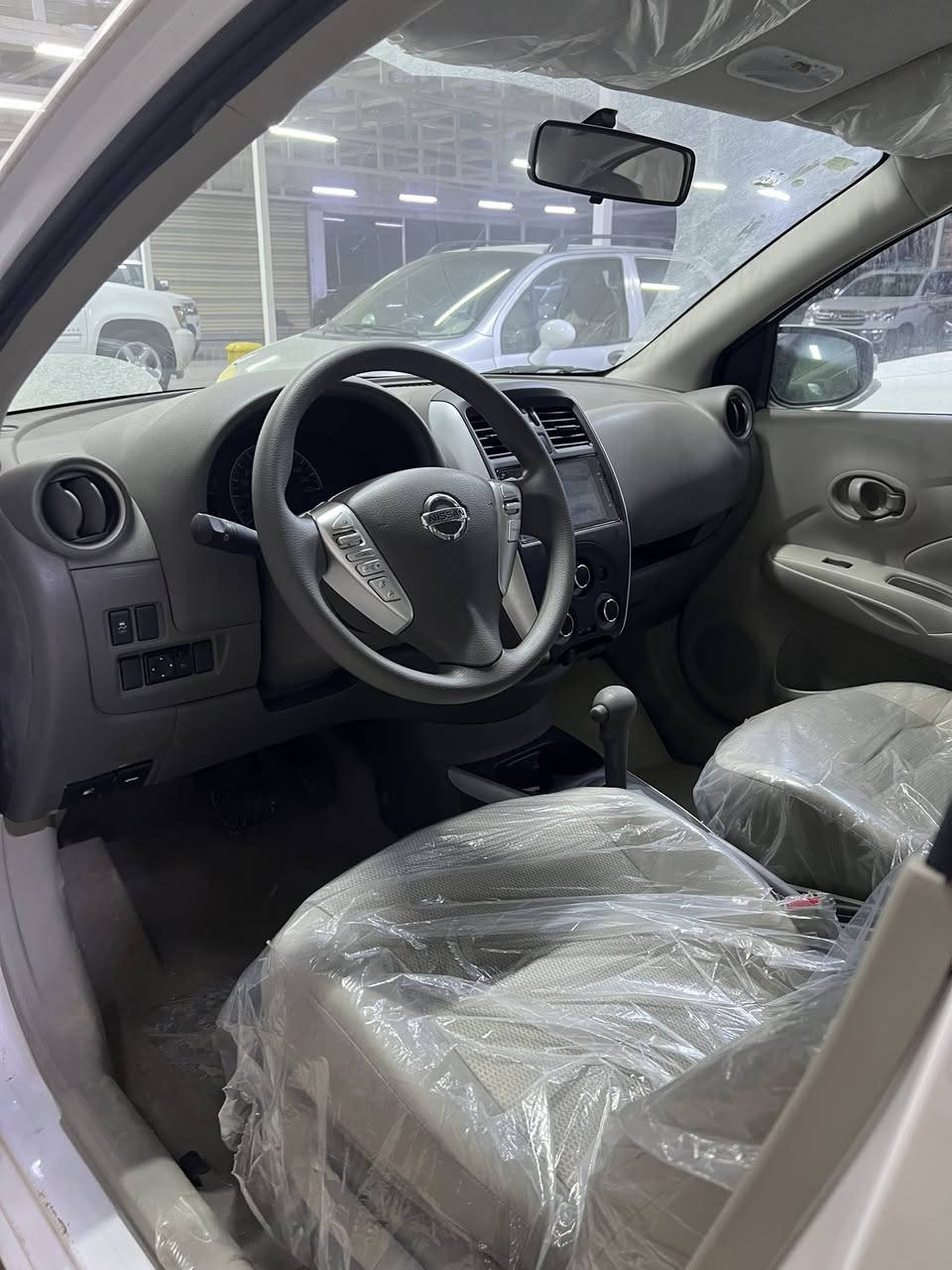 ( بيع او مراوس )
� للبيع | نيسان صني موديل 2026 زيرو (وكالة)

📅 الموديل: 2026
📍 الحالة: جديدة بالكامل (زيرو – لم تستخدم)
⚙️ المحرك: 1.5 لتر اقتصادي
🚗 ناقل الحركة: أوتوماتيك / عادي
🛞 الدفع: أمامي

✨ المواصفات:
✔️ محرك اقتصادي وقليل صرفية (مناسب للاستخدام اليومي) 
✔️ شاشة + بلوتوث + نظام صوتي (بالفئات العليا) 
✔️ كاميرا خلفية + حساسات
✔️ تكييف ممتاز
✔️ جنوط + مرايا كهرباء
✔️ نظام ABS + وسائد هوائية
✔️ داخلية واسعة ومريحة للعائلة

💰 السعر: اتصال عبر الرقم

📞 للتواصل: ***********

موقع : واسط الكوت
