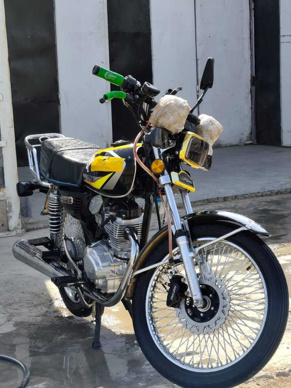 سلام عليكم شاب الطيبه دراجه موديل 25 محرك 125 نامه برو تو باب اول دراجه شعله نضاف خير من الله كلشي بي بلادي ***********
