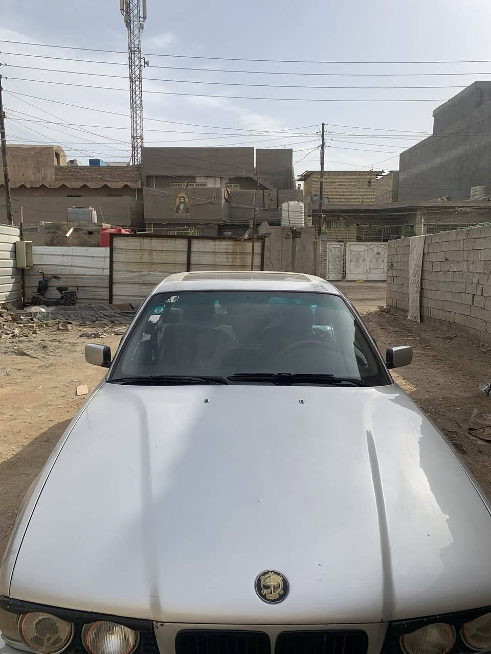 السلام عليكم BMWموديل 91 السياره  525جاهز الأخير مابيها نقص مال جناي رقم بغداد أنكليزي سنويه وهزه جديده تبريد شغال مكينه مسكر فتحه سلايت تحكم 4 جام بجم عريض كهربايته شغال محرك مكينه خير من الله مصبوغ جماليه فقط بدون حادث بغداد ***********سعرها 53 وبيها مجال بسيط
